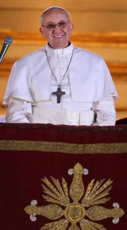 En 1958 comenzó el noviciado en la Compañía de Jesús, por lo que se trasladó a Santiago de Chile, donde llevó a cabo estudios humanísticos, y en 1964 regresó a Buenos Aires para dedicarse a la docencia de Literatura y Psicología en el colegio de El Salvador.