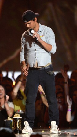 Taylor Lautner recibió, una vez más, el premio a Mejor Escena sin camisa, por su interpretación en la última entrega de "Twilight".
