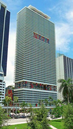 50 Biscayne. 554 pies (169 metros) 55 pisos. Construído en 2007