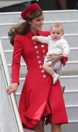 Kate Middleton: el viento le jugó una mala pasada que dejó entrever sus torneadas piernas.