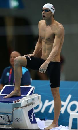 El estadounidense Michael Phelps mostrando su cuerpazo.