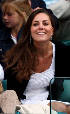 En esta fotografía del 2008, siendo la novia de William, muestra un escote más amplio de los que normalmente acostumbra a usar.