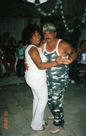 MIS TIOS BAILANDO