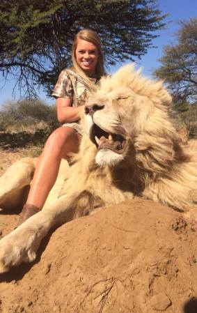 Kendall Jones, controversial por enorgullecerse de sus "trofeos" africanos.