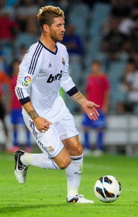 Sergio Ramos hace subir la temperatura del campo.