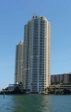 Three Tequesta Point . 480 pies (146 metros) 46 pisos. Construído en 2001