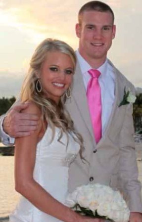 Lauren Tannehill, esposa del quarterback de los Dolphins de Miami, Ryan Tannehill, olvidó un fusil AR-15 este mes en un auto rentado.
