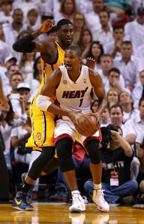 El Heat de Miami derrota espectacularmente a los Peacers de Indiana en tiempo extra 103-102 con soberbia canasta de Lebron James.