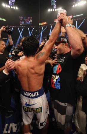 Pacquiao había sido campeón mundial en ocho divisiones en una racha de 15 victorias cuando se concedió a Bradley la victoria por decisión dividida en el anterior enfrentamiento entre ambos contrincantes.