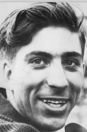 1960: Alan Stacey fue un corredor de Fórmula Uno que murió al ser impactado por un ave en el rostro, en plena carrera, haciéndole perder el control de su coche.