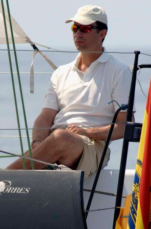 Profesional, deportista y cercano, el Príncipe Felipe, "preparado para reinar", según su padre.