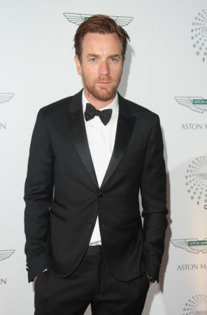 Además de llevarse todos los suspiros, Ewan McGregor se destaca entre los padres que se han decidido a adoptar.