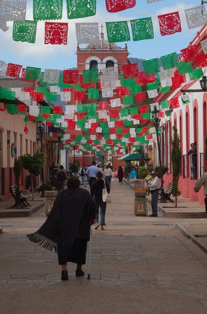 No sólo las grandes ciudades son el escenario de las celebraciones. También los pueblos como San Cristóbal de las Casas aguardan la llegada del gran día.