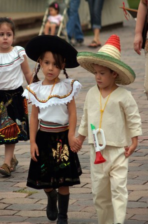 Niños o grandes, todos quieren ser parte de los desfiles de conmemoración del Día de la Independencia.