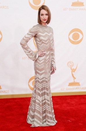 Kristen Connolly optó por la grecas en esta noche de galardones. En tonalidades hueso, y con terminado satinado, fue uno de las vestidos más trendy de la noche.