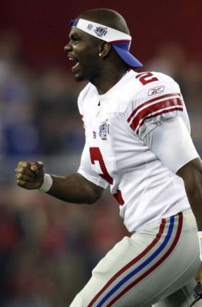 ¡Esos brazos perfectos! Anthony Wright de los New York Giants durante el Super Bowl XLII en Arizona.