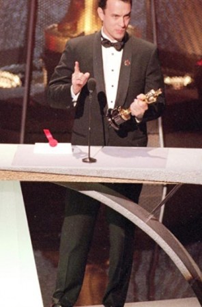 Tom Hanks recibió el Oscar a Mejor Actor por su papel en la película "Philadelfia". En su discurso habló sobre el SIDA y sobre las personas que había conocido durante la filmación. Terminó llorando, al igual que todos nosotros.