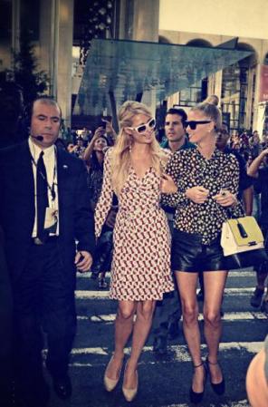 Las hermanas Hilton, Paris y Nicky, llegan al New York Mercedes-Benz Fashion Week en Licoln Center, en septiembre pasado ¿su objetivo? Elegir los outfits que vestirán toda la temporada.