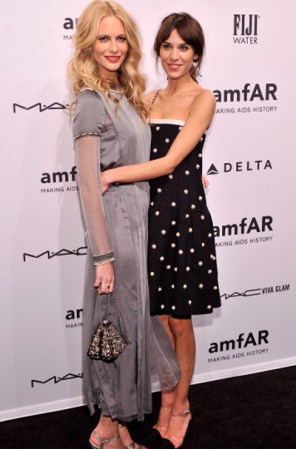 Poppy Delevingne y Alexa Chung lucieron espléndidas en la Gala de amfAR en New York, evento que marcó el comienzo del Mercedes-Benz Fashion Week 2013.