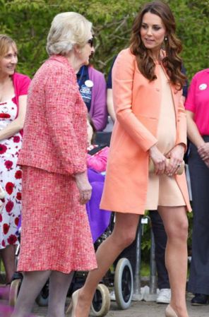 Kate Middleton luce radiante su embarazo, y la pancita empezó a notarse en su cuerpo no hace mucho.