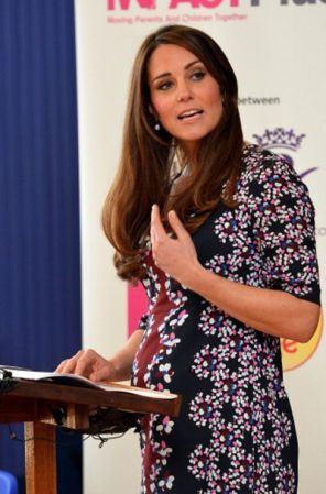 Kate asiste a todos sus compromisos y luce hermosa en cada una de sus apariciones públicas. En internet la llaman "la embarazada más bella y radiante"