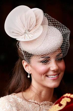 Catalina ha ganado fama por saber elegir y llevar con glamour, un sombrero ideal para cada ocasión.