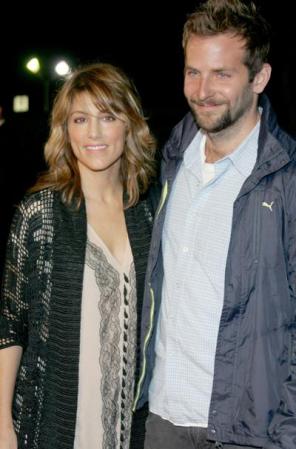 Los actores Jennifer Esposito y Bradley Cooper, contrajeron matrimonio en una ceremonia íntima en Francia durante el 2006. Pero se separaron 4 meses después.