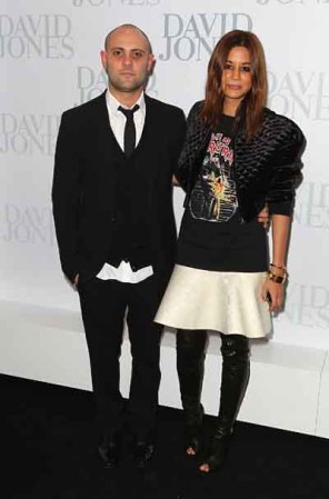 Christine Centenera también mezcló el rock con la elegancia, y combinó una falda de gala con una camiseta de heavy metal.