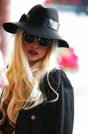 Lady Gaga, es la estrella de esta edición de aniversario de Vogue, pero no es su primer protagónico en la revista. La cantante ya había aparecido en portada, en marzo del 2011.