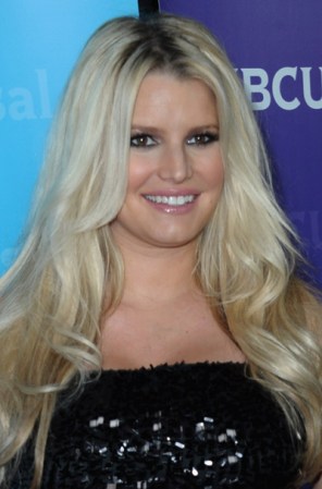 Jessica Simpson se ha visto envuelta en más de un escándalo de infidelidad, aunque el más notable fue al que se atribuyó su divorcio con Nick Lachet: El amorío de Simpson con el vocalista de Maroon 5, Adam Levine.