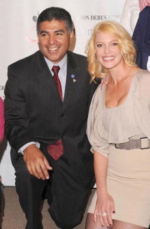 El demócrata Tony Cárdenas podría convertirse en el primer representante latino de San Fernando Valley -sur de California- en el Congreso.