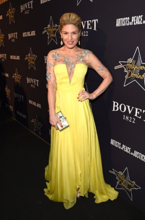 Hofit Golan en el 8th annual Hollywood Domino Gala. El amarillo es muy arriegado, ¿no creen?