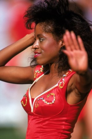 En 1988 las chicas de los 49ers de San Francisco llevaban un uniforme más cubierto.