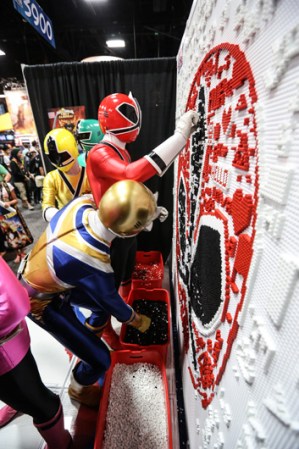 Los Power Rangers se divirtieron armando un juego.