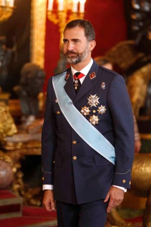 Profesional, deportista y cercano, el Príncipe Felipe, "preparado para reinar", según su padre.