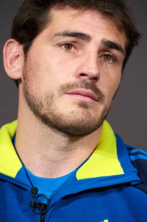 Profesionalmente, este año ha tenido una mala racha con el Real Madrid, ya que una lesión lo dejó en el banquillo por varios meses.