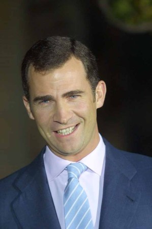 Profesional, deportista y cercano, el Príncipe Felipe, "preparado para reinar", según su padre.