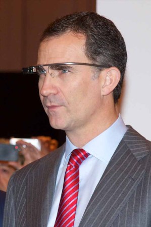 Profesional, deportista y cercano, el Príncipe Felipe, "preparado para reinar", según su padre.
