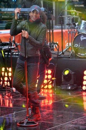 Enrique Iglesias subió la temperatura de sus fans.