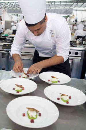 Aunque parece fácil, las tapas se han ido sofisticando con el tiempo y su proceso se ha ido complicando también.