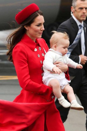 Kate Middleton: el viento le jugó una mala pasada que dejó entrever sus torneadas piernas.