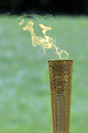 El evento marca el comienzo del relevo en la portación de la antorcha, que culminará el 27 de julio con la ceremonia de apertura.