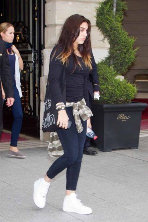 Lourdes Ciccone dejando el hotel 'Ritz en París. Carlos es un padre "vigilante" y que ha establecido algunas reglas básicas "muy severas" para su hija adolescente.