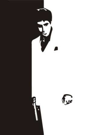 “Scarface”, esa cruel, terrible e impactante película, le dio la oportunidad a Al Pacino de encarnar a Tony Montana, otro de los mafiosos que quedará en la memoria de todos nosotros, inmerso en su gigante jacuzzi, con un habano y una bolsa de cocaína a un costado.