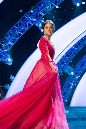 Olivia, quien compartía habitación con Miss Australia, recibió de la juez Ximena Navarrete, durante la fase final del certamen, la pregunta: ¿Hay algo que hayas hecho que no volverías a repetir?