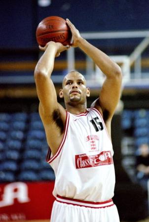 John Amaechi se convirtió en el primer ex jugador de la NBA que hablo libremente sobre su homosexualidad en el 2007.