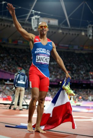 El atleta dominicano Félix Sánchez puso a todos a gozar y hasta a llorar de emoción tras conseguir su segunda medalla de oro en los Juegos Olímpicos, Londres 2012.