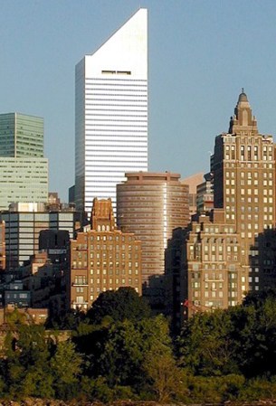 Citigroup Center: Fue renombrado como “601 Lexington Avenue” y stá localizado en el 153 East de la calle 53. Su estilo único posee un ángulo de 45 grados al tope de su terminación, lo que lo resalta ante los demás rascacielos de Nueva York.