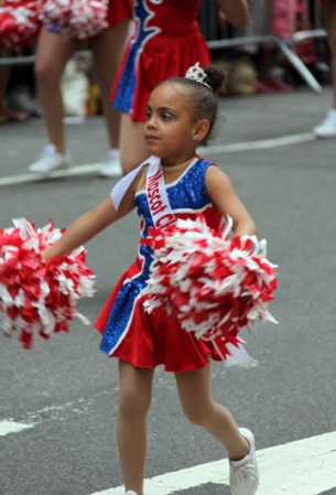 Miles de boricuas acapararon las calles de la Quinta Avenida de Nueva York, donde celebraron unidos y por todo lo alto el orgullo puertorriqueño.