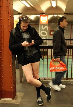 Ciudades del mundo celebran la quinta edición del día sin pantalones en el metro.